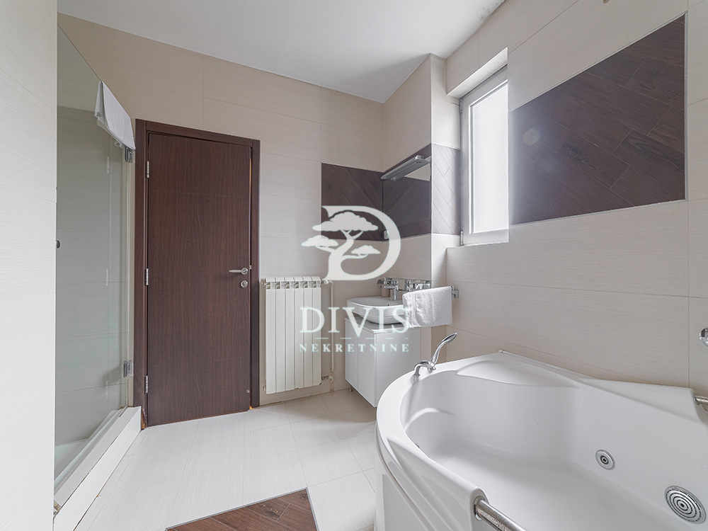 Slika 10 - Bulevar despota Stefana , Petosoban stan na prodaju, 109m2, 598.000€